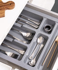 immagine-2-emuca-portaposate-regolabile-per-cassetto-in-plastica-60cm-grigio-ean-8432393140018